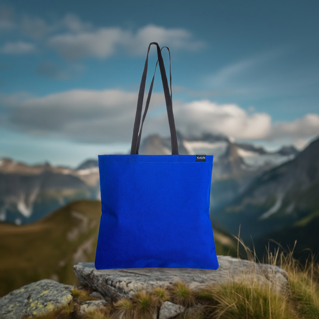 Ecobag von KoKoTé vor Schweizer Bergen